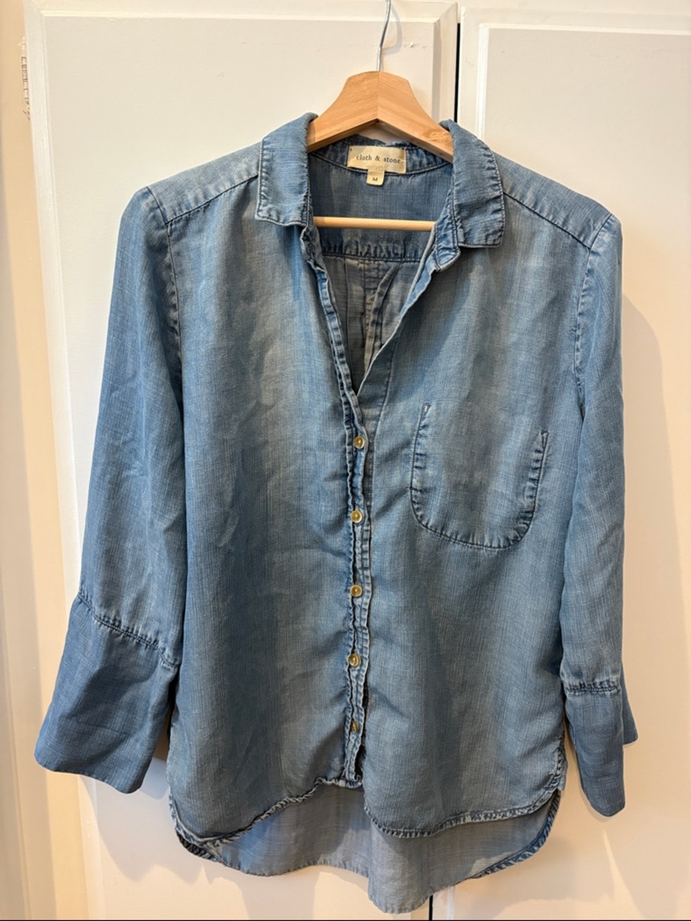 cloth & stone faded blue chambray button-down shirt